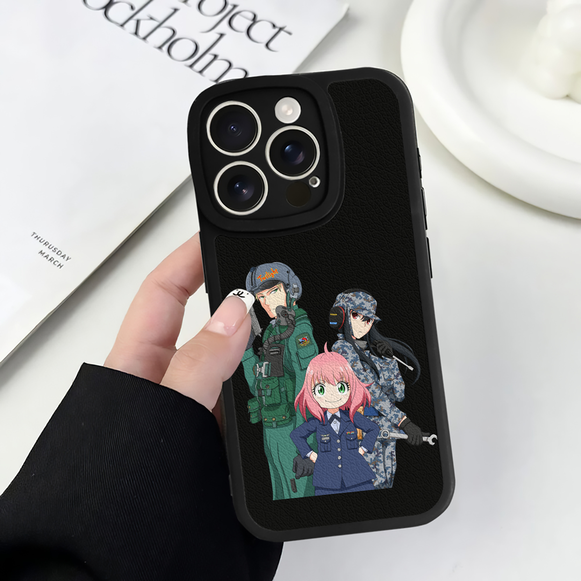 （画像用） SPY×FAMILY间谍家家酒 【iPhone 16シリーズ対応】シリコンスマホケース（レザー調） 材質：シリコン